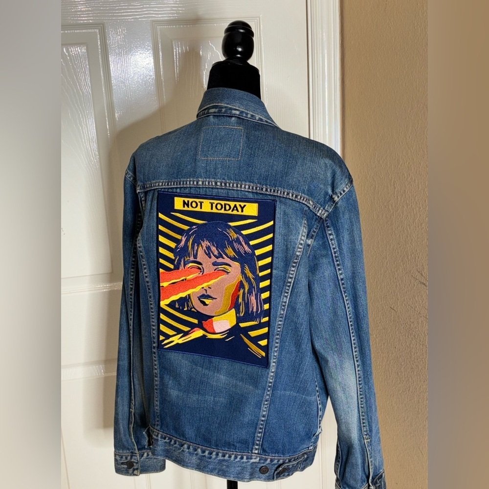 Laser Girl Blue Levi’s Trucker Denim Jacket Large​​ - Picture 4 of 12